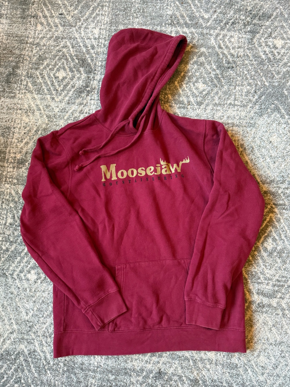 Moosejaw Men's Maroon Zip-Up Hoodie with Gold Logo (Men’s M / Women’s L)